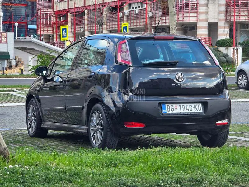 Fiat Grande Punto 2011 photo 4