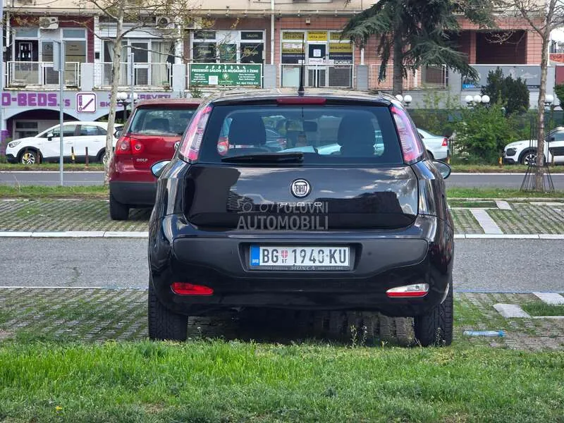 Fiat Grande Punto 2011 photo 5