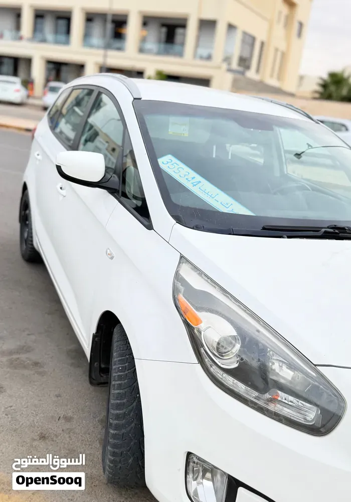 Kia Carens 2015 photo 3