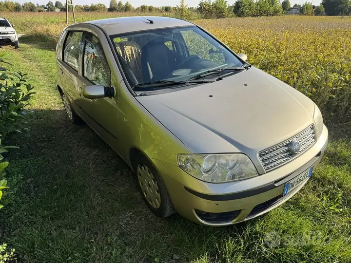 Fiat Punto 2009 photo 2