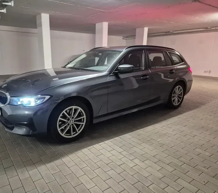 BMW 320D Touring 2021 photo 2