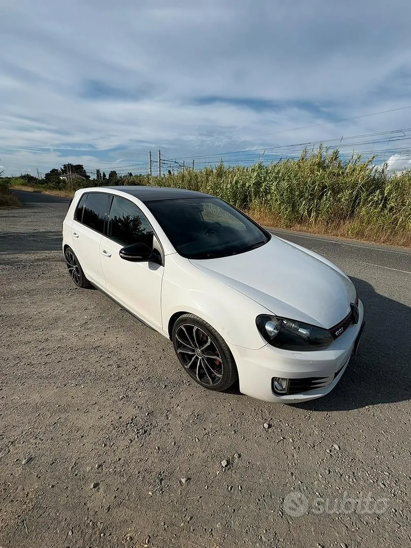Volkswagen Golf 2010 photo 2