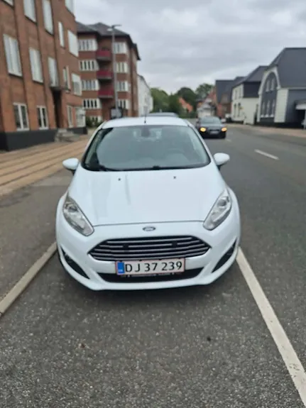 Ford Fiesta 2015 photo 2