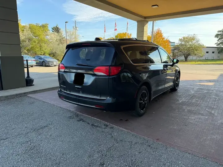 Chrysler Pacifica 2019 photo 2