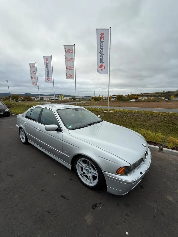 BMW 520I