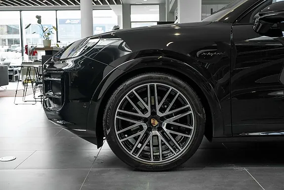 Porsche Cayenne Coupe 2025 photo 5