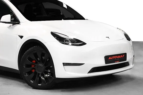 Tesla Model Y 2024 photo 2