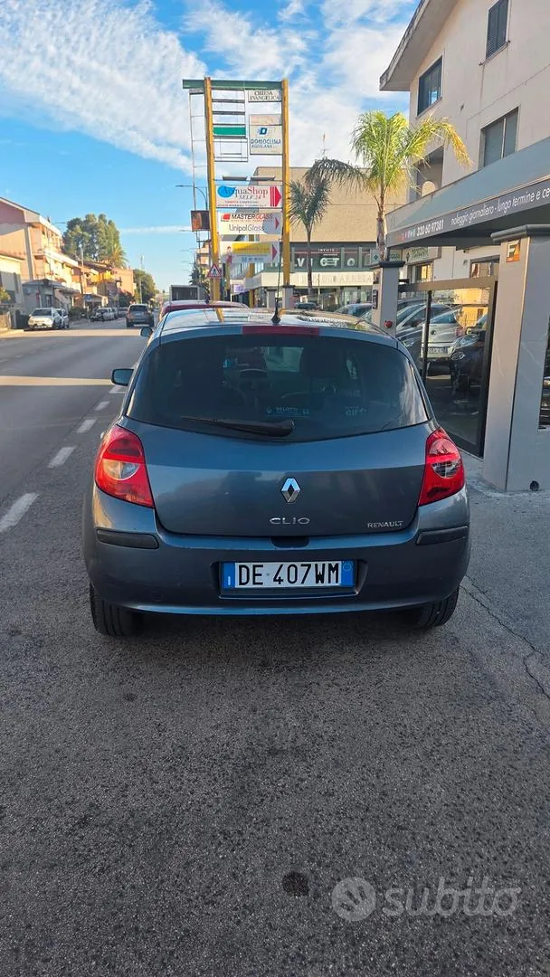 Renault Clio 2006 photo 3