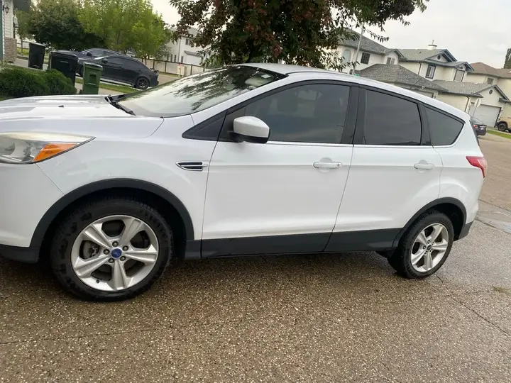 Ford Escape 2014 photo 2
