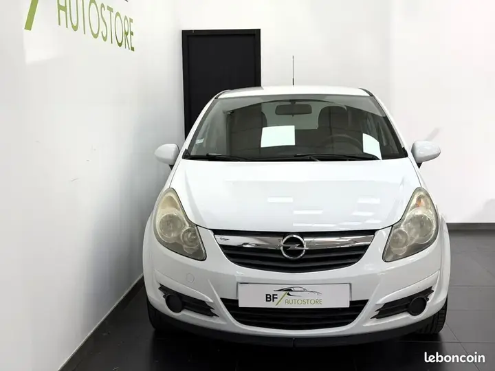 Opel Corsa 2010 photo 2