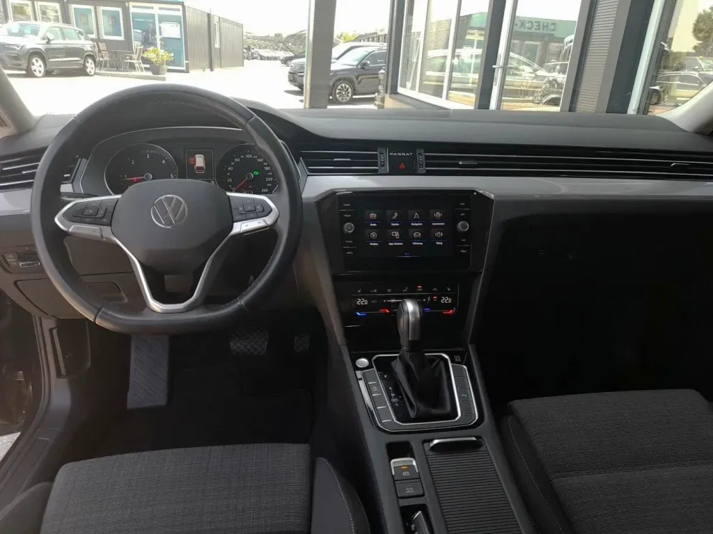 Volkswagen Passat 2022 photo 3