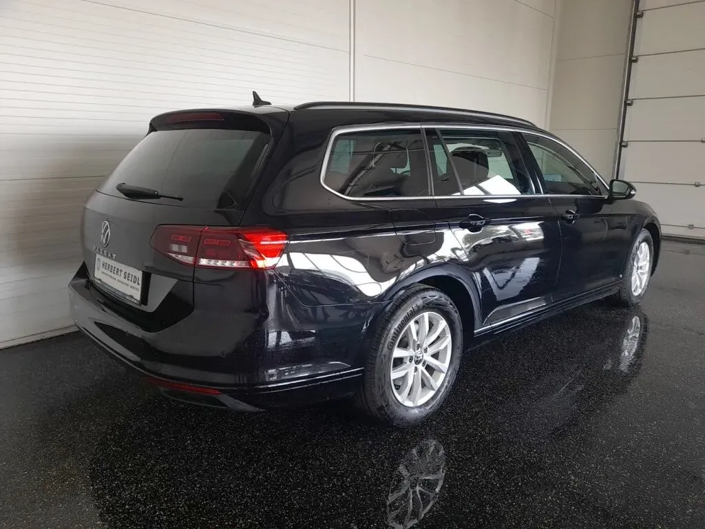 Volkswagen Passat 2022 photo 2