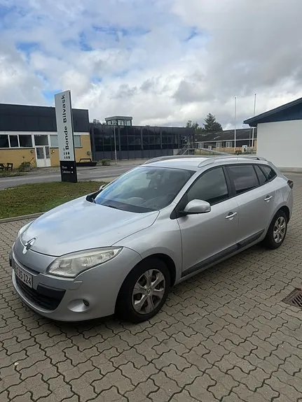 Renault Megane Iii 2010 photo 2