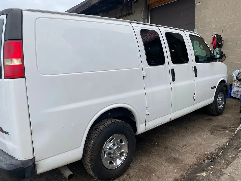 Chevrolet Express 2011 photo 4