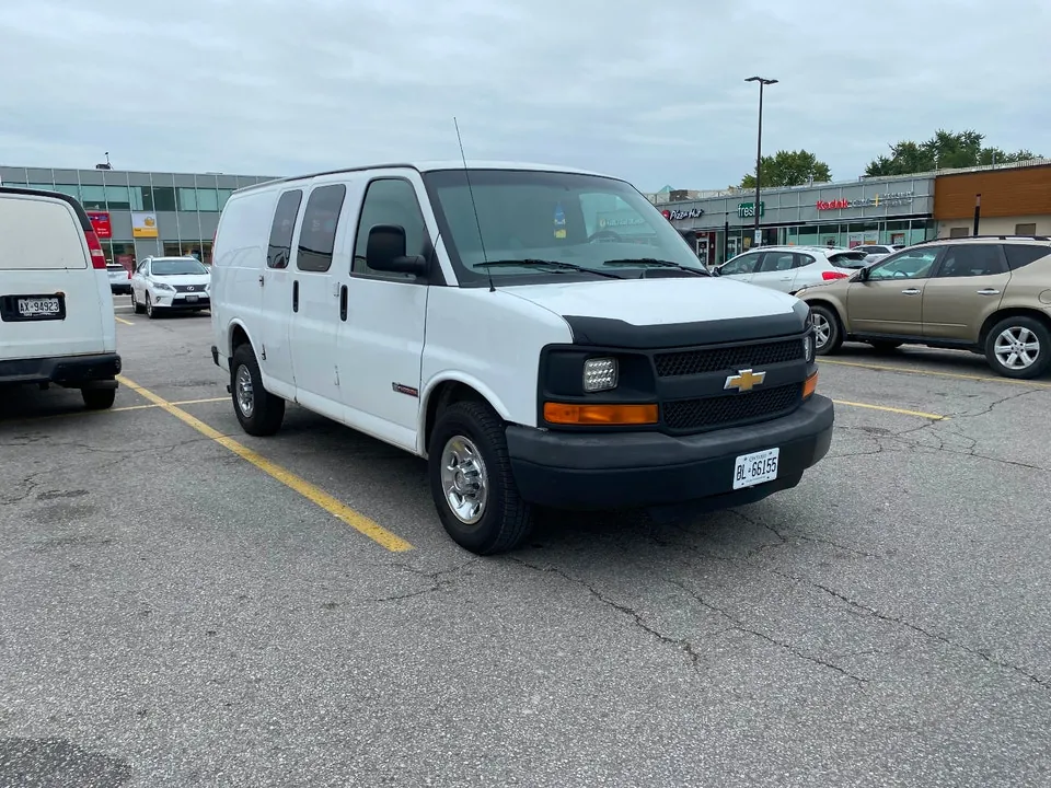 Chevrolet Express 2011 photo 2