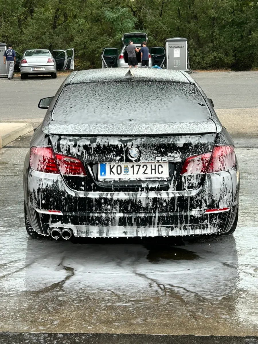 BMW 5 Series 2011 photo 3