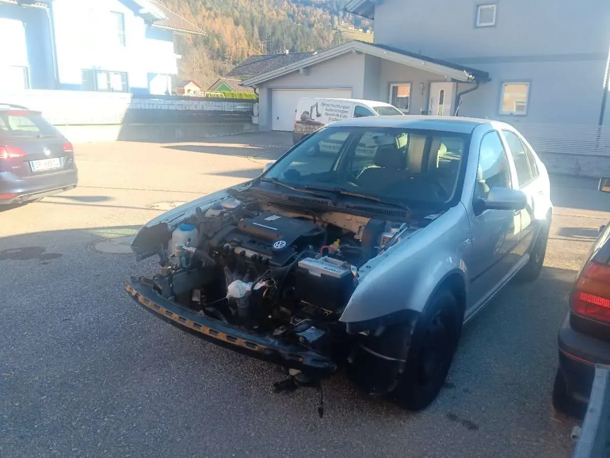 Volkswagen Bora 2004 photo 2