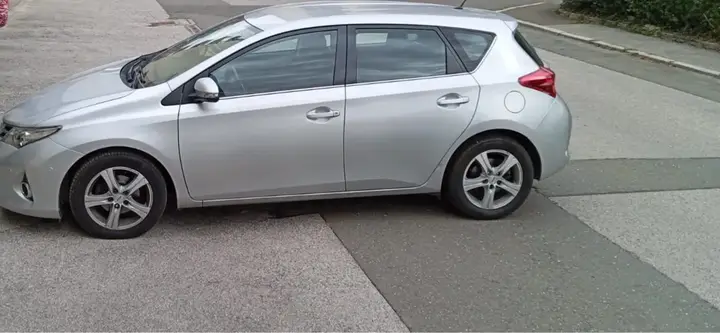 Toyota Auris 2013 photo 2