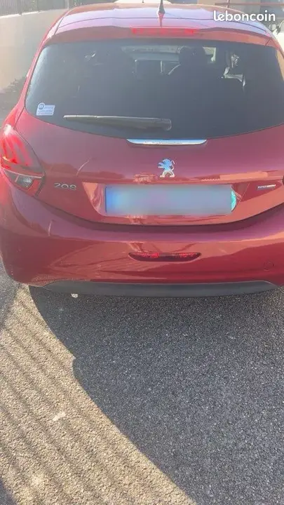 Peugeot 208 2017 photo 3