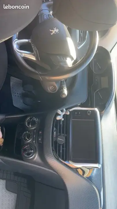 Peugeot 208 2017 photo 2
