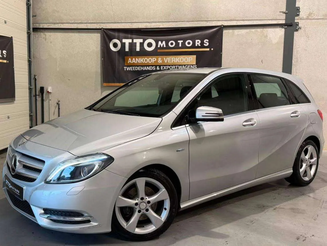 Mercedes-Benz B180