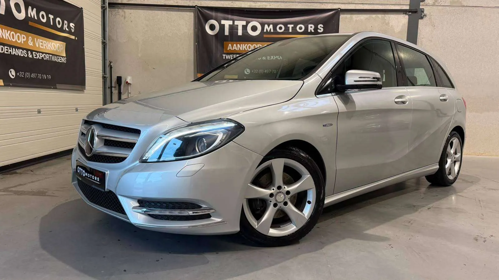 Mercedes-Benz B180 2013 photo 2