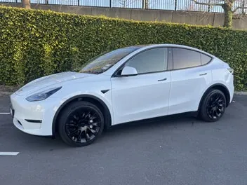 Tesla Model Y 2024 photo 2