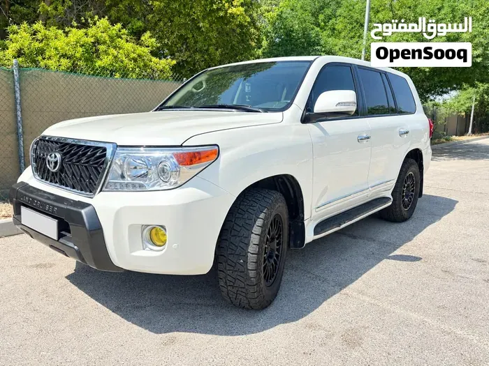 Toyota Land Cruiser 2013 photo 2