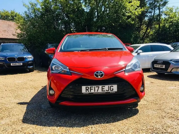 Toyota Yaris 2017 photo 2