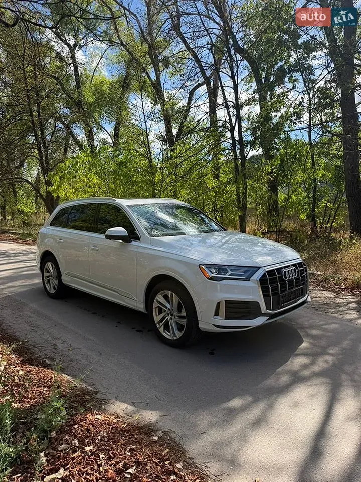 Audi Q7 2021 photo 2