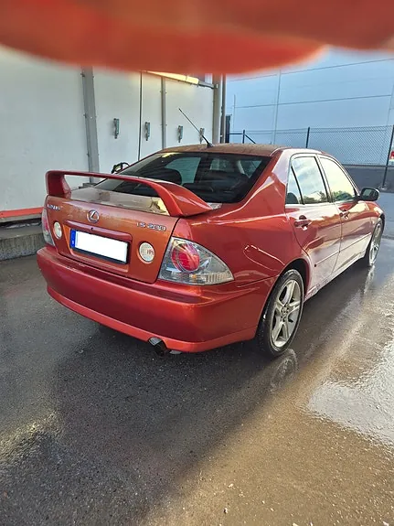 Lexus Is200 1999 photo 4