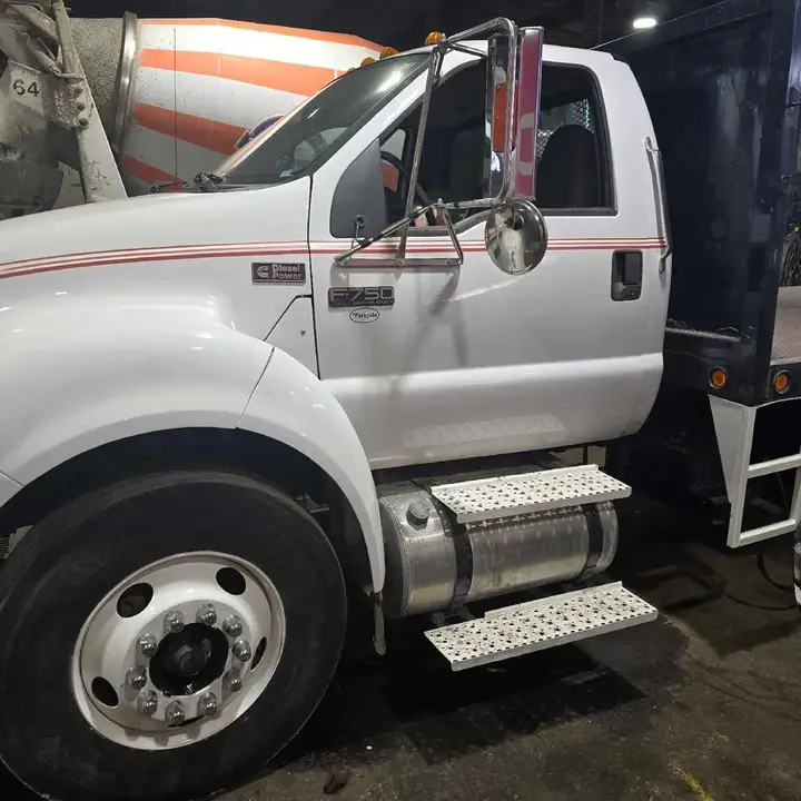 Ford F-750 2009 photo 2
