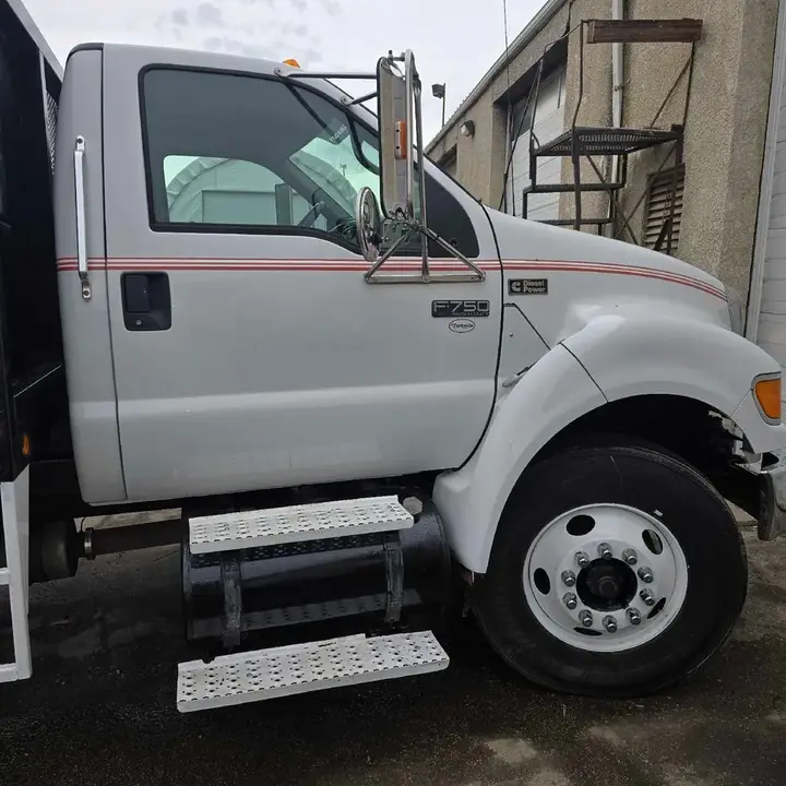 Ford F-750 2009 photo 4
