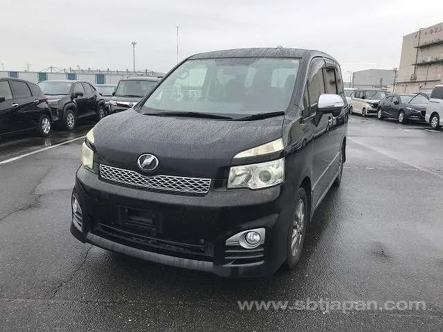 Toyota Voxy 2012 photo 2