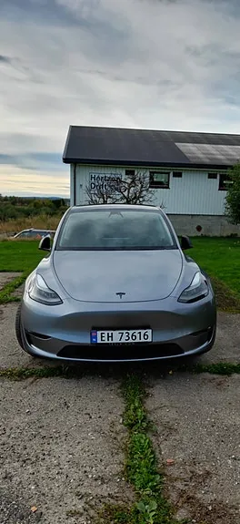 Tesla Model Y 2024 photo 2