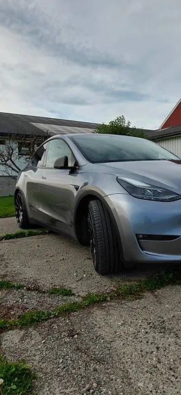 Tesla Model Y 2024 photo 3