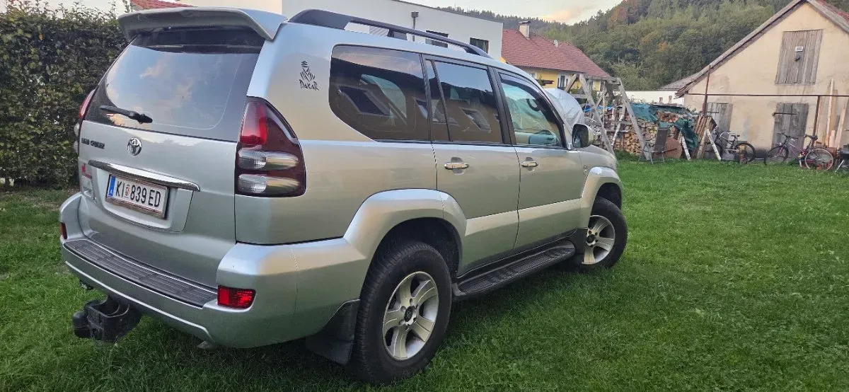 Toyota Land Cruiser 2003 photo 2