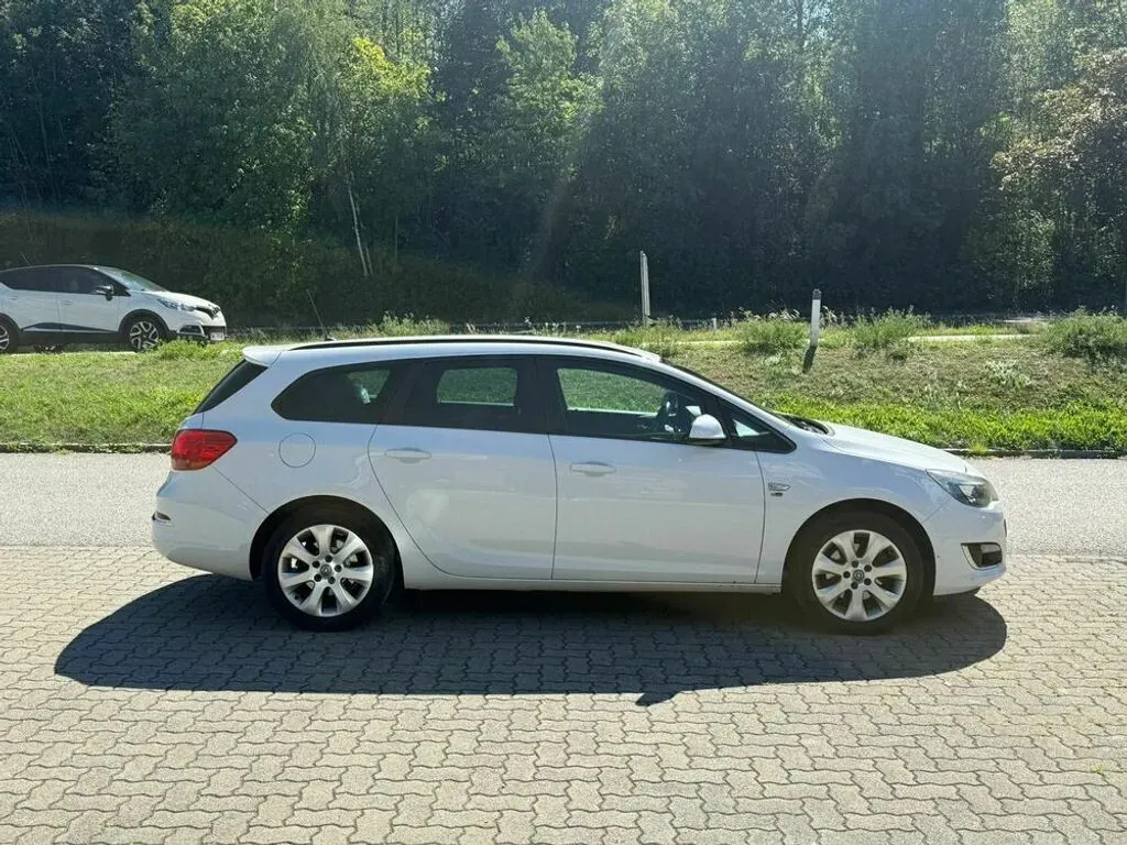 Opel Astra 2012 photo 3