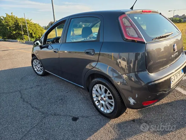 Fiat Grande Punto 2011 photo 3