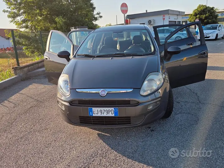 Fiat Grande Punto 2011 photo 5
