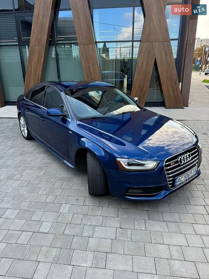 Audi A4 2014 photo 2