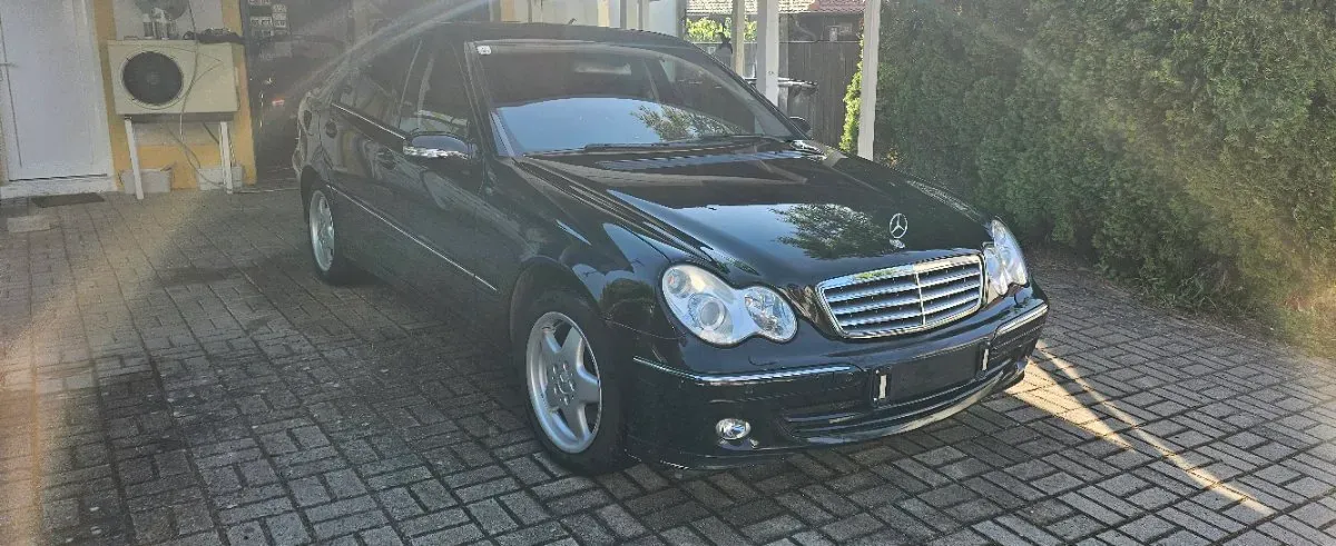 Mercedes-Benz C-Class 2004 photo 3