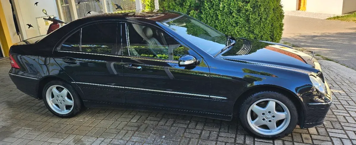 Mercedes-Benz C-Class 2004 photo 2