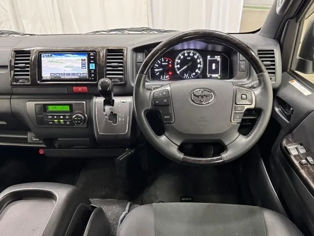 Toyota Hiace Van 2023 photo 4