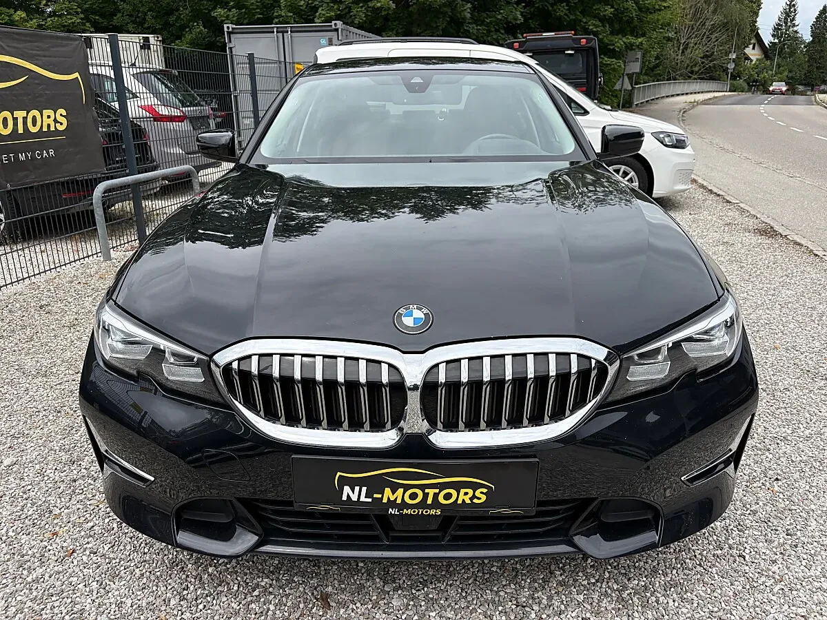 BMW 3 Series 2019 photo 2