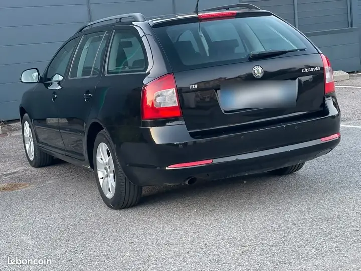 Skoda Octavia 2011 photo 2