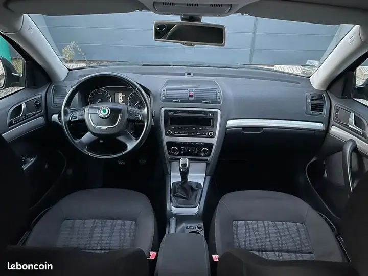 Skoda Octavia 2011 photo 3