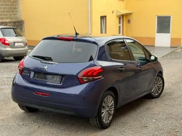 Peugeot 208 2017 photo 2