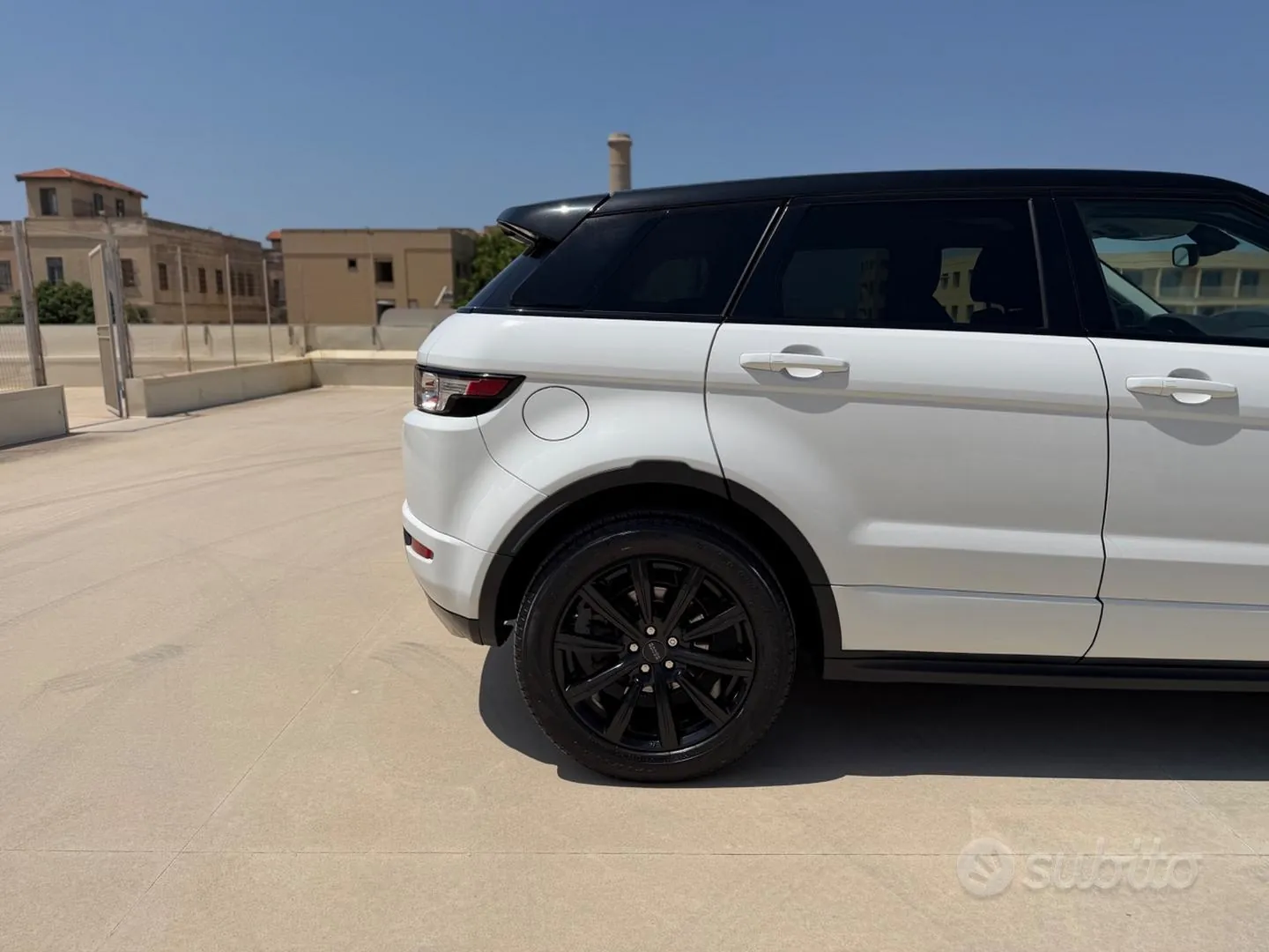 Land Rover Range Rover Evoque 2014 photo 4