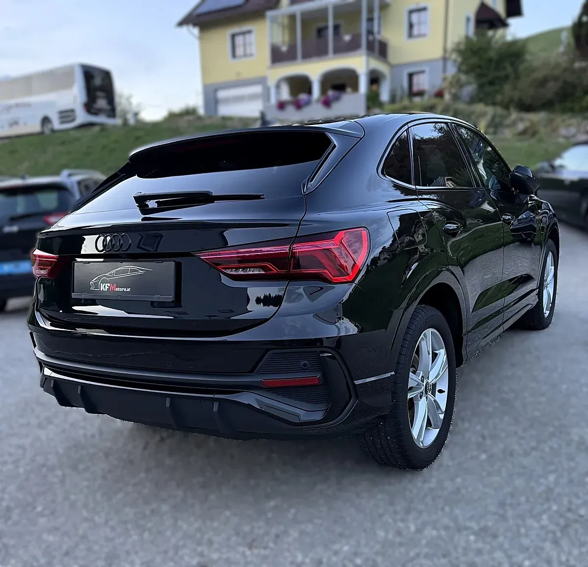 Audi Q3 2022 photo 3